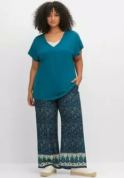 Базовая футболка Sheego, цвет Dunkelpetrol