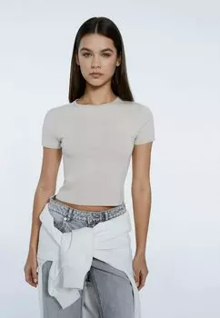 Базовая футболка Stradivarius