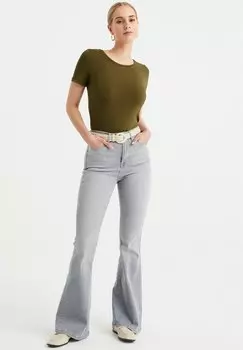 Базовая футболка WE Fashion, зеленая