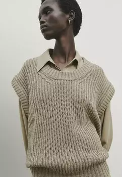 Базовая футболка With A Crew Neck Massimo Dutti, цвет light brown