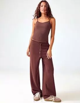 Базовая майка Stradivarius коричневого цвета