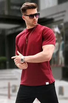 Базовая мужская футболка стандартного кроя бордово-красного цвета 6131 MADMEXT