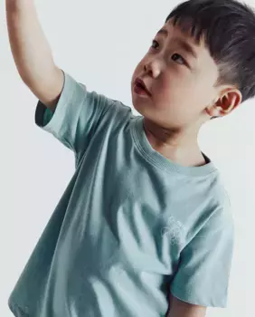 Базовая однотонная футболка Sfera, светло-зеленый