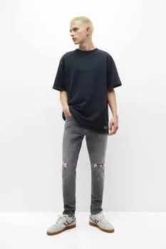 Базовые джинсы облегающего кроя с рваными деталями Pull&Bear, темно-серый
