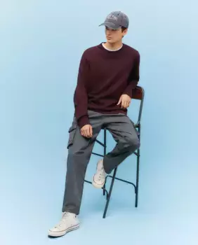 Базовый мужской свитер с круглым вырезом из меланжевых ниток Green Coast, цвет Granate