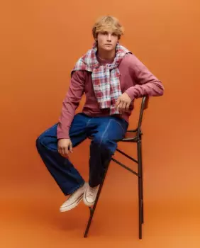 Базовый мужской свитер с круглым вырезом из меланжевых ниток Green Coast, розовый