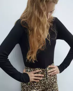 Базовый свитер с воротником Sfera, черный