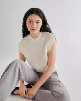 Базовый женский вязаный жилет Green Coast, цвет Crudo