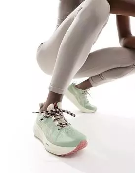 Беговые кроссовки Asics Gel-Nimbus 26 TR зеленого и розово-красного цветов
