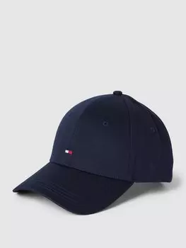 Бейсболка с этикеткой Tommy Hilfiger