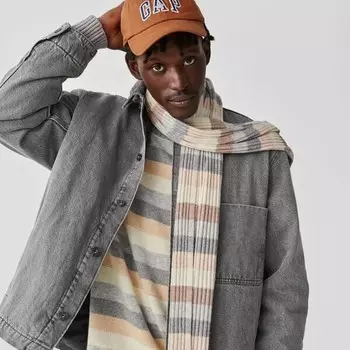 Бейсболка с вышитым логотипом легкоатлетической команды Gap, коричневый
