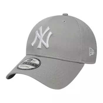 Бейсболка с вышитым логотипом New Era