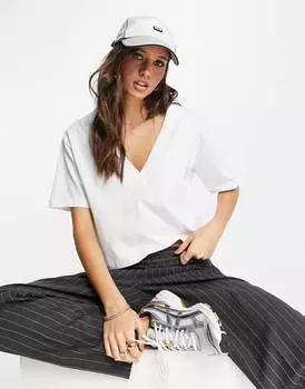 Белая базовая футболка с v-образным вырезом ASOS DESIGN