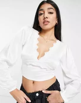 Белая блузка из эластичного атласа с кружевной отделкой ASOS DESIGN