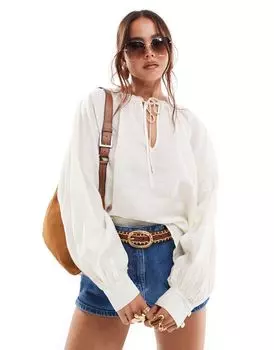 Белая фактурная блузка из рами с объемными рукавами и галстуком-бабочкой на шее & Other Stories