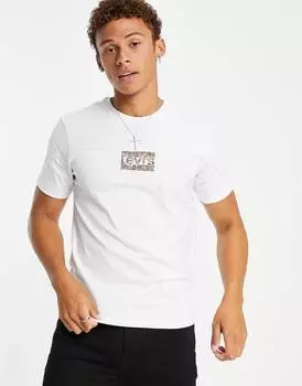 Белая футболка Levi's с небольшим спортивным логотипом