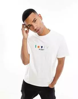 Белая футболка Levi's с центральным логотипом