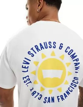 Белая футболка Levi's с логотипом и принтом солнца по центру и сзади