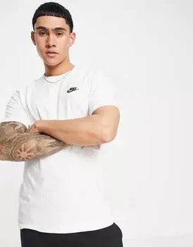 Белая футболка Nike Club