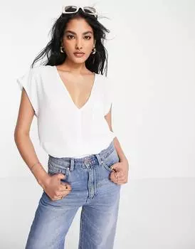 Белая футболка с карманами и удлиненной спинкой ASOS DESIGN