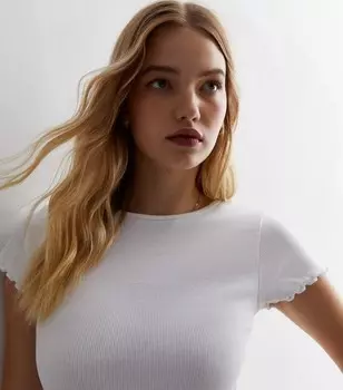 Белая футболка с оборками в рубчик New Look, белый