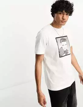 Белая футболка с принтом на груди и фотографией Pretty Green x Elvis