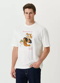 Белая футболка с принтом regreta Domrebel