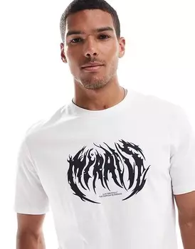 Белая футболка с принтом спереди в готическом стиле Bershka