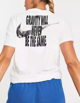 Белая футболка с сезонным графическим принтом Nike Basketball Swoosh Fly