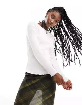 Белая футболка Selected в рубчик с длинными рукавами и салатовым краем