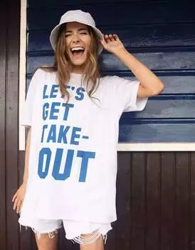 Белая футболка унисекс с надписью "Let's Get Take Out" Batch1