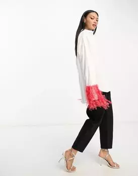 Белая хлопковая рубашка ASOS с красными деталями из искусственного пера на манжетах