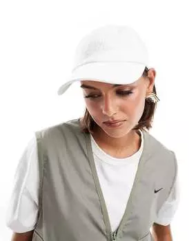 Белая кепка с надписью Mango