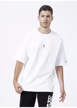 Белая мужская футболка с круглым вырезом с принтом BLACK ON BLACK X AAE