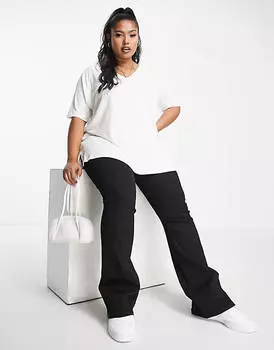 Белая объемная футболка в рубчик с v-образным вырезом ASOS DESIGN Curve