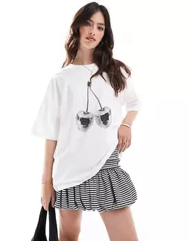Белая объемная футболка вишневого цвета с диско-глобусом ASOS DESIGN