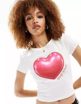 Белая приталенная футболка Monki с принтом в виде сердечек спереди