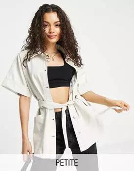 Белая рубашка с короткими рукавами и галстуком из искусственной кожи Topshop Petite