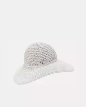Белая шапочка крючком Seeberger
