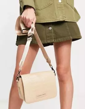 Белая сумка через плечо с эффектом крокодила и широким ремешком от Claudia Canova