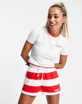 Белая укороченная футболка adidas Originals Resort с красной окантовкой