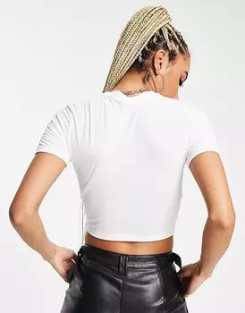 Белая укороченная футболка с мини-галочкой Nike Essential