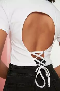 Белая укороченная трикотажная футболка с завязками на спине Trendyol, белый