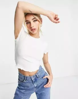 Белая узкая футболка в рубчик с фестончатым краем ASOS DESIGN