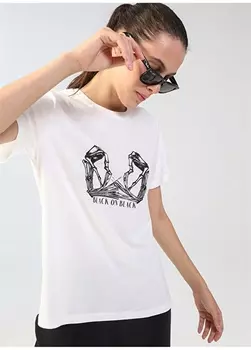 Белая женская футболка с круглым вырезом с принтом Black On Black