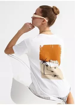 Белая женская футболка с круглым вырезом с принтом Fabrika