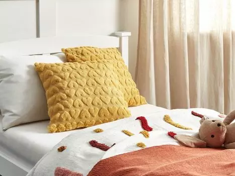 BELIANI комплект декоративных подушек из 2-х желтых тканевых чехлов 45 x 45 см с наполнителем, мотивом сердца, тафтинговым, структурированным, квадратным, современный диван-кровать, гостиная, спальня