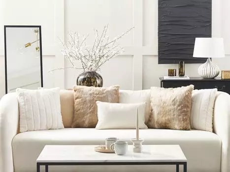 BELIANI Набор декоративных подушек из 2 коричневых подушек из искусственного меха квадратной формы 45 x 45 см. Искусственный мех с молнией. Современный мягкий диван для гостиной, спальни, кровати.