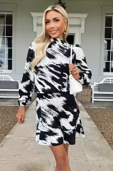 Бело-черное плиссированное платье с длинными рукавами и высоким вырезом AX Paris, черный