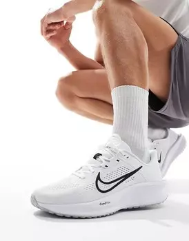 Бело-черные кроссовки Nike Running Quest 6
